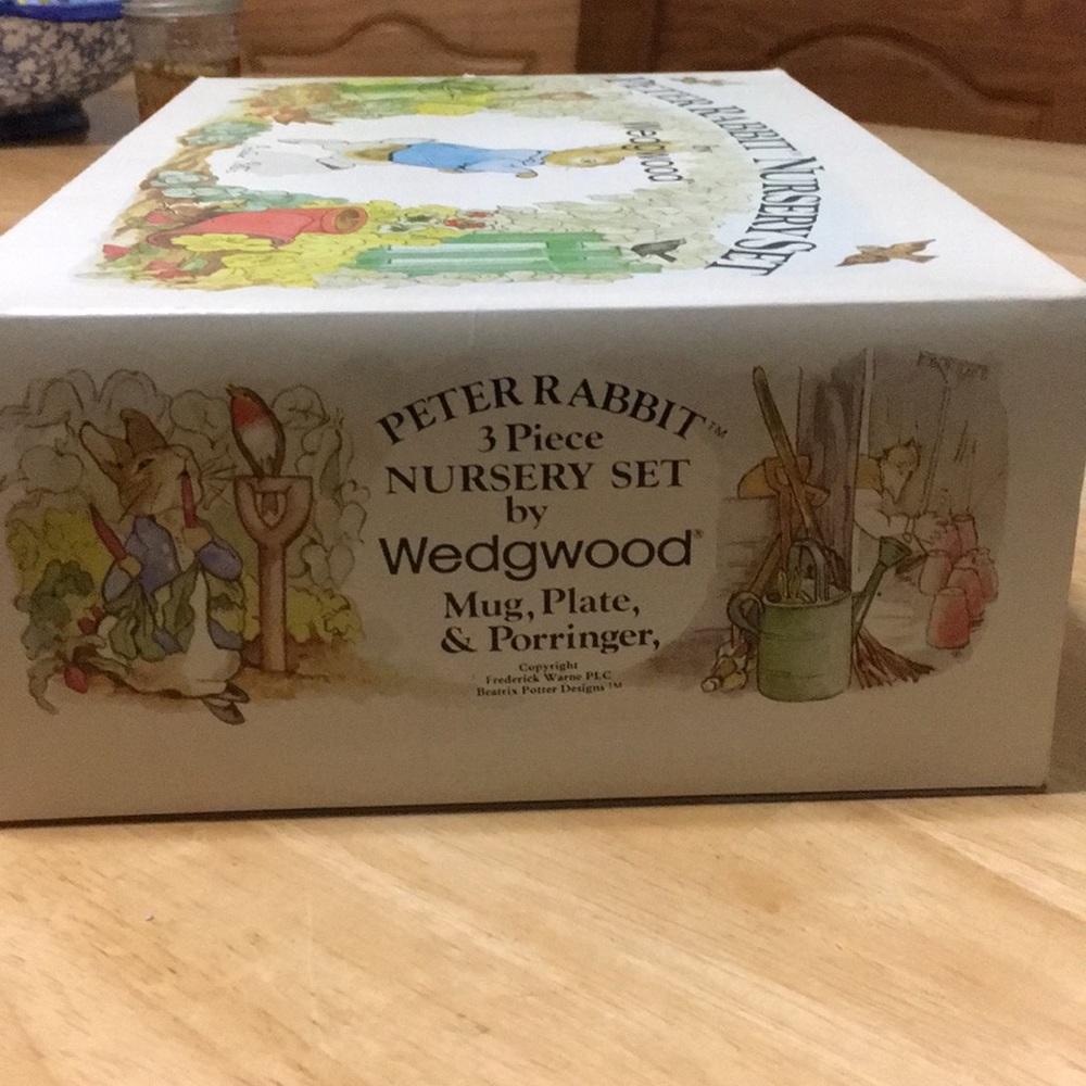 Wedgewood Peter Rabbit Nursery Set - Picture 3 of 13